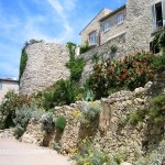 Antibes, blühende Mauer